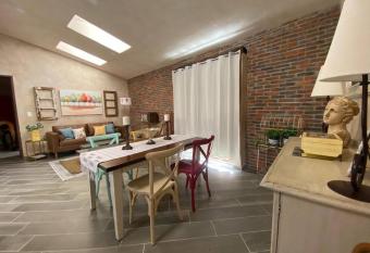 Loft Casa di Paula en Val   Quirico allows 18 year olds to book a room