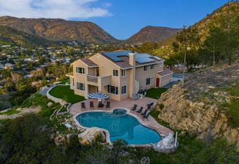 Private Mountain Top Estate-Lux retreat W Pool-Spa has Balcony rooms