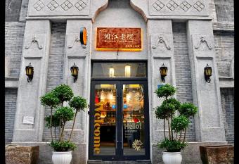 Riverside International Youth Hostel has Balcony rooms