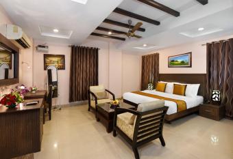 Le Crescent Hotel by Trot, Indirapuram has Balcony rooms
