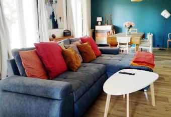 Villa climatis  e aux pieds des C  vennes has Balcony rooms