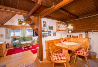 Hexenhaus beim Naturdorf Oberk  hnreit has Balcony rooms