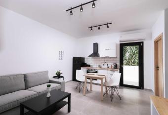 Euphoria Luxury Apartment has Balcony rooms