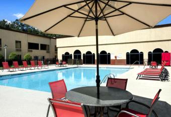 Cottonwood Suites Savannah Hotel & Conference Center has Balcony rooms