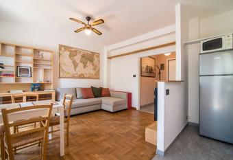 enJoy Home - Bilocale sulle Riviere a due passi dalla Specola allows 18 year olds to book a room