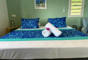 Morning Sun Bungalow allows 18 year olds to book a room