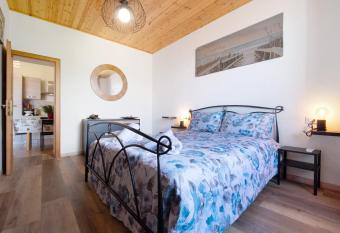 Castagno 2 Sentiero del Viandante has Balcony rooms