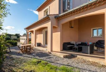 G  te de l aramont Dans Le Minervois has Balcony rooms