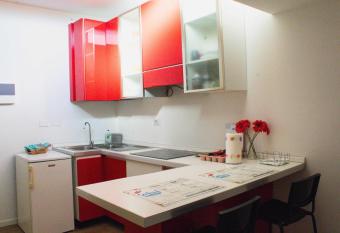 La Stanza del Volta 4 piano NO ascensore allows 18 year olds to book a room