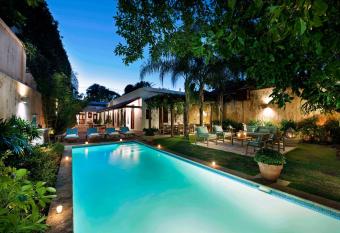 Casas del XVI allows 18 year olds to book a room