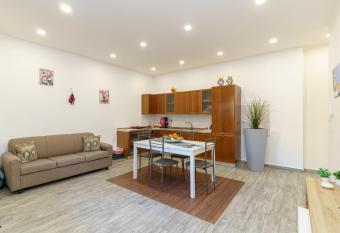 Appartamento Belsito 15 allows 18 year olds to book a room