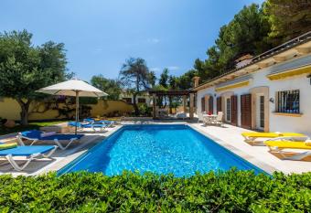 Villa Por Fin has Balcony rooms