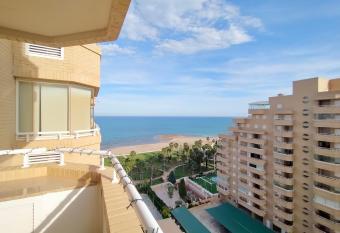 ACV - Cala Blanca II-1   linea planta 10 Sur allows 18 year olds to book a room