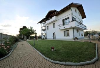 La Lumaca Nel Pozzo allows 18 year olds to book a room