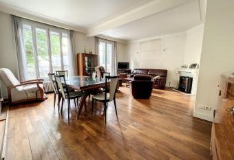 Huge house garden near Paris has Balcony rooms