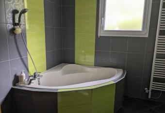 Maison Malbuisson avec Jacuzzi has rooms with a private hot tub