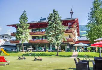 JUFA Hotel Altenmarkt-Zauchensee has Balcony rooms