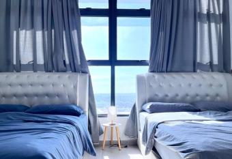 City Center Retreat @ Atlantis Residence: Stunning Seaview, Luxury Amenities has rooms with a private hot tub