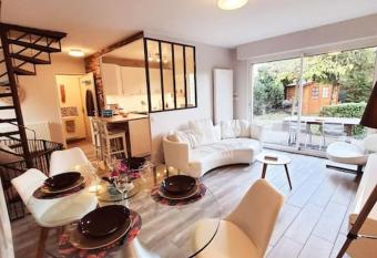 Maison 3 chambres avec clim, terrasse et Netflix pour 6 voyageurs has Balcony rooms