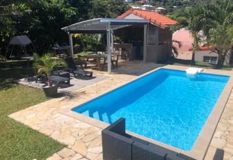 L  authentique has Balcony rooms