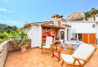 Villa Puerto has Balcony rooms