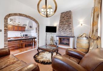 Casa Castel  o has Balcony rooms