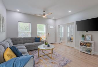 Luxury cottage has Balcony rooms