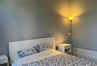 Ali s Home has Balcony rooms