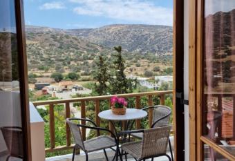 GIANNIS APARTMENT has Balcony rooms