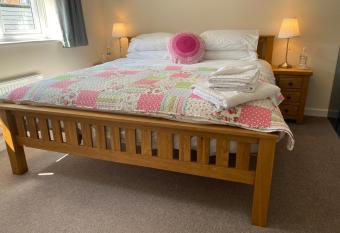 Wellington view One en suite shower and super king bed allows 18 year olds to book a room