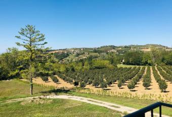 Country house in the Langhe with vineyard has Balcony rooms