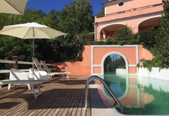 La Vecchia Quercia has Balcony rooms