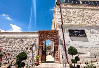 Hikmet s House has Balcony rooms