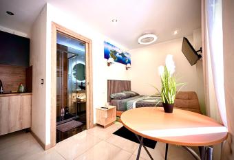 Studio El Grao allows 18 year olds to book a room