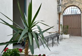 La Corte 25 allows 18 year olds to book a room