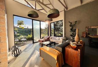 Gaia un hogar lejos de tu hogar allows 18 year olds to book a room