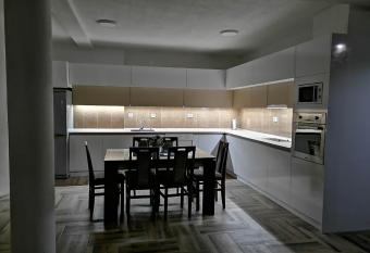 Z&G Apartment has rooms with a private hot tub