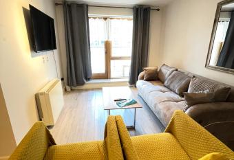 Greeg Court has Balcony rooms