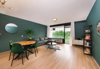 Cozy DAF apartment has Balcony rooms