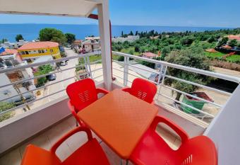 Sea Breeze Apartments Dhermi has Balcony rooms