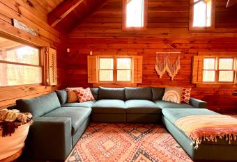 Beautiful Cabin on 83 Acres near New River Gorge National Park has rooms with a private hot tub