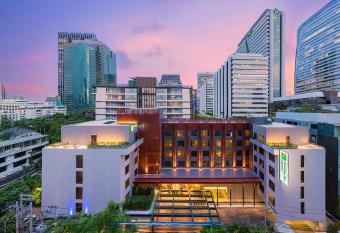 Holiday Inn Express Bangkok Sathorn, an IHG Hotel has Balcony rooms
