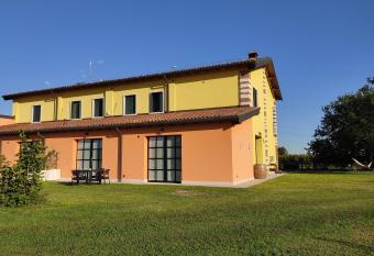 La Crosona allows 18 year olds to book a room