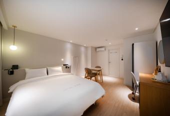 HOTEL SOHA allows 18 year olds to book a room