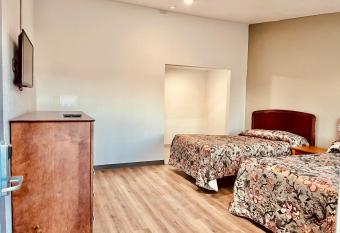 EXPRESS INN HOTEL DAYTON allows 18 year olds to book a room