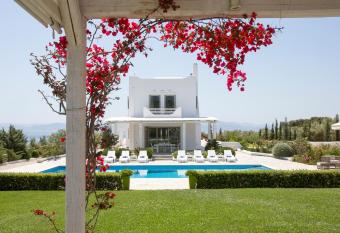 Villa Elena Loutraki has Balcony rooms