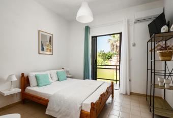 The Springfield Corner Apartments by Konnect has Balcony rooms