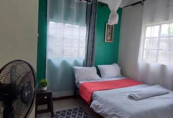 South winds 2br wifi and parking allows 18 year olds to book a room