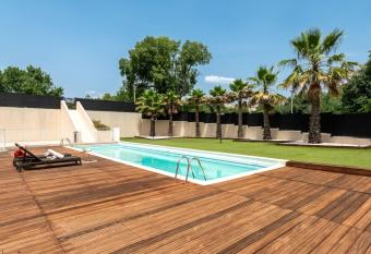 Zenitude H  tel R  sidences Juvignac allows 18 year olds to book a room