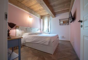 Le Camere di Olivia allows 18 year olds to book a room